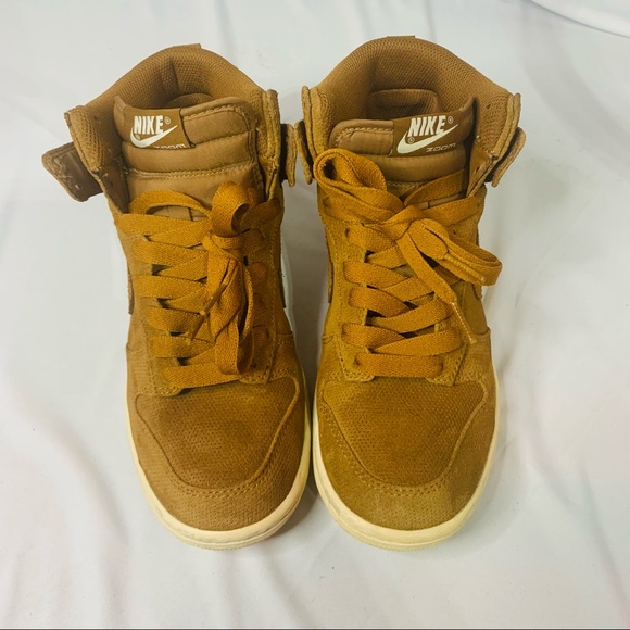 Athletic_Shoes